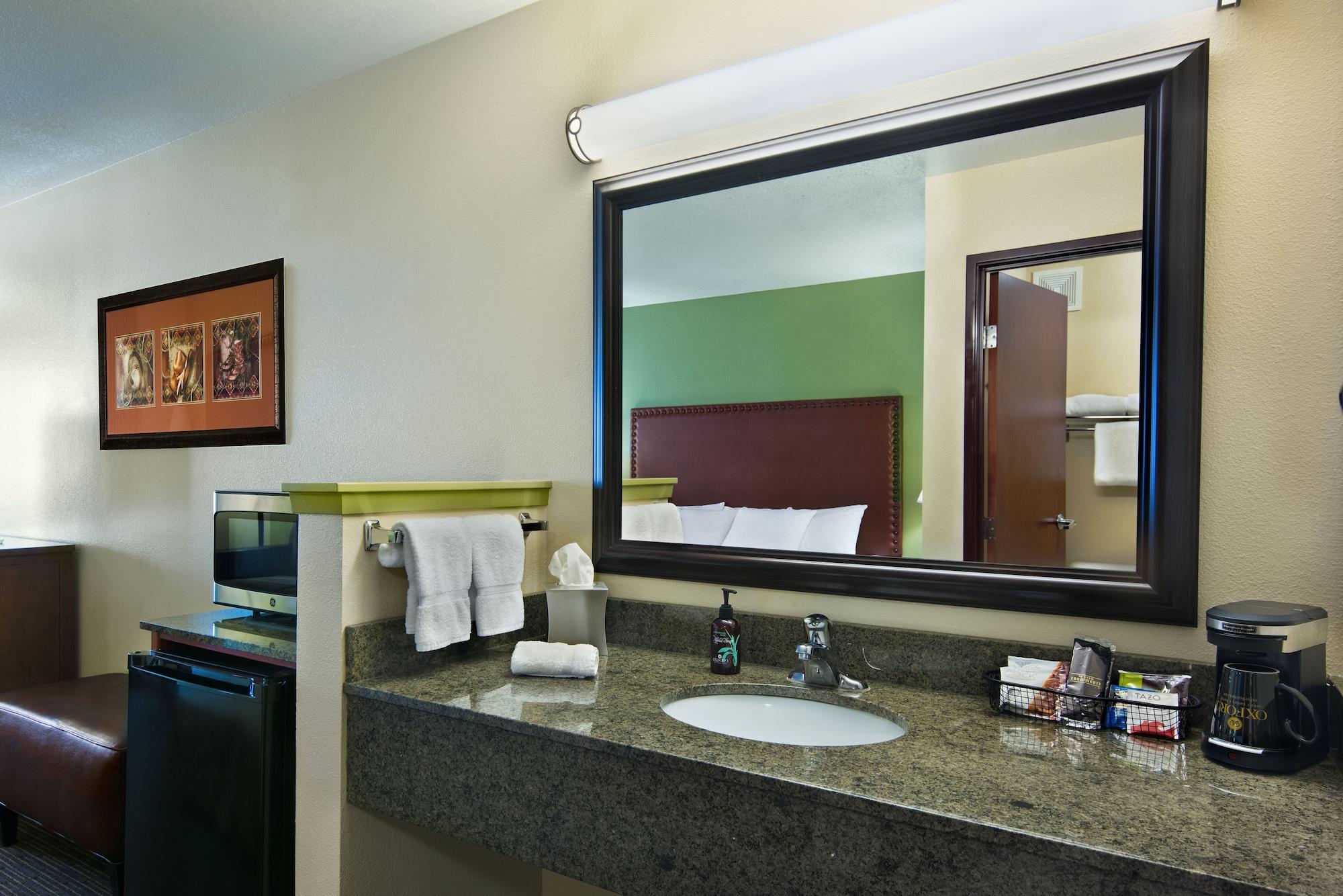 Oxford Suites Hermiston Buitenkant foto