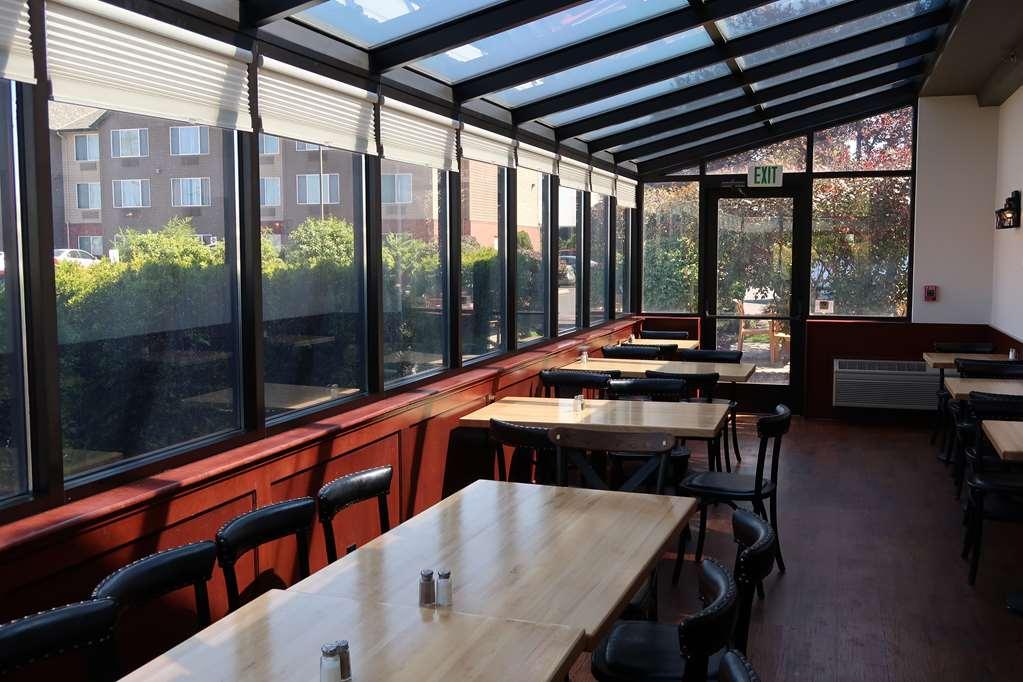 Oxford Suites Hermiston Restaurant foto