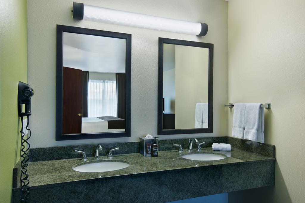 Oxford Suites Hermiston Buitenkant foto