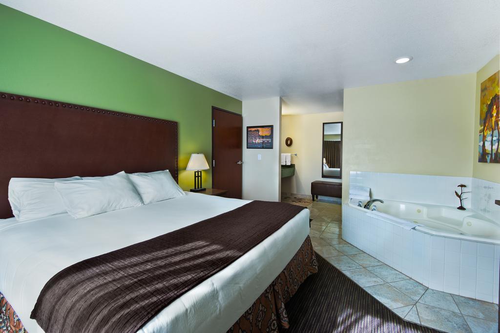 Oxford Suites Hermiston Buitenkant foto