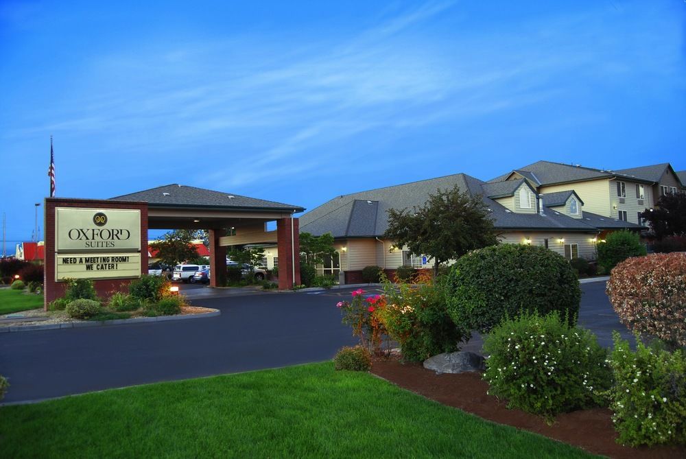 Oxford Suites Hermiston Buitenkant foto