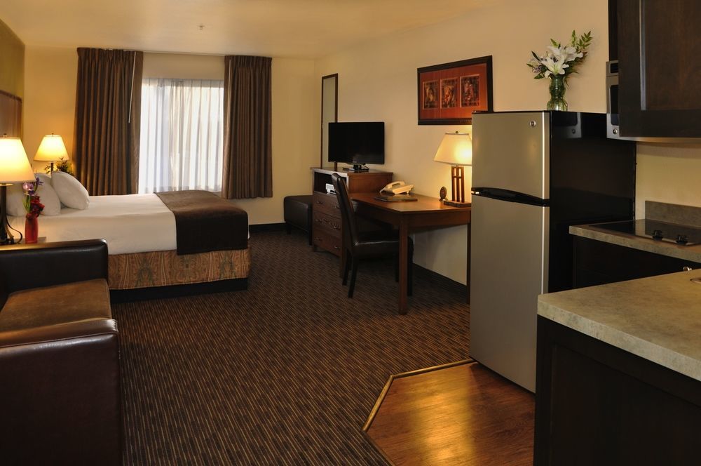 Oxford Suites Hermiston Buitenkant foto