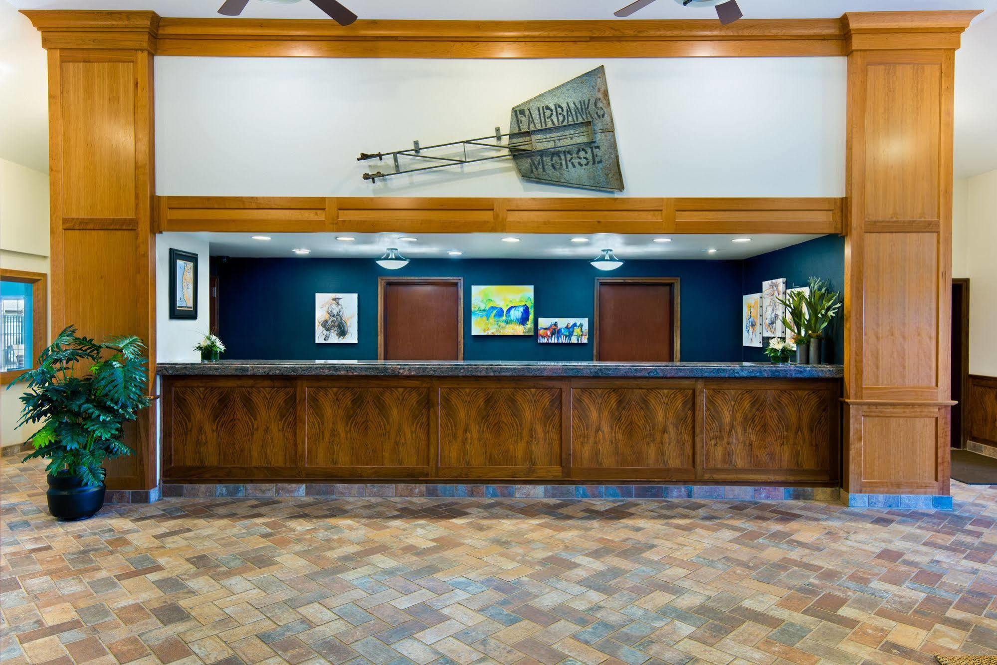 Oxford Suites Hermiston Buitenkant foto