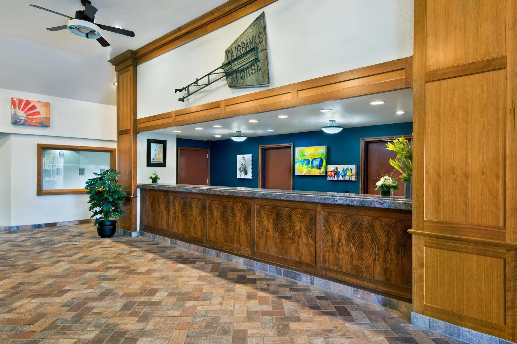 Oxford Suites Hermiston Buitenkant foto