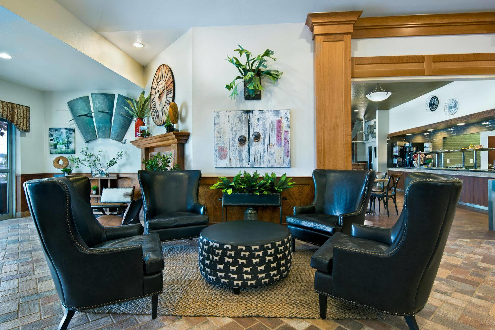 Oxford Suites Hermiston Buitenkant foto