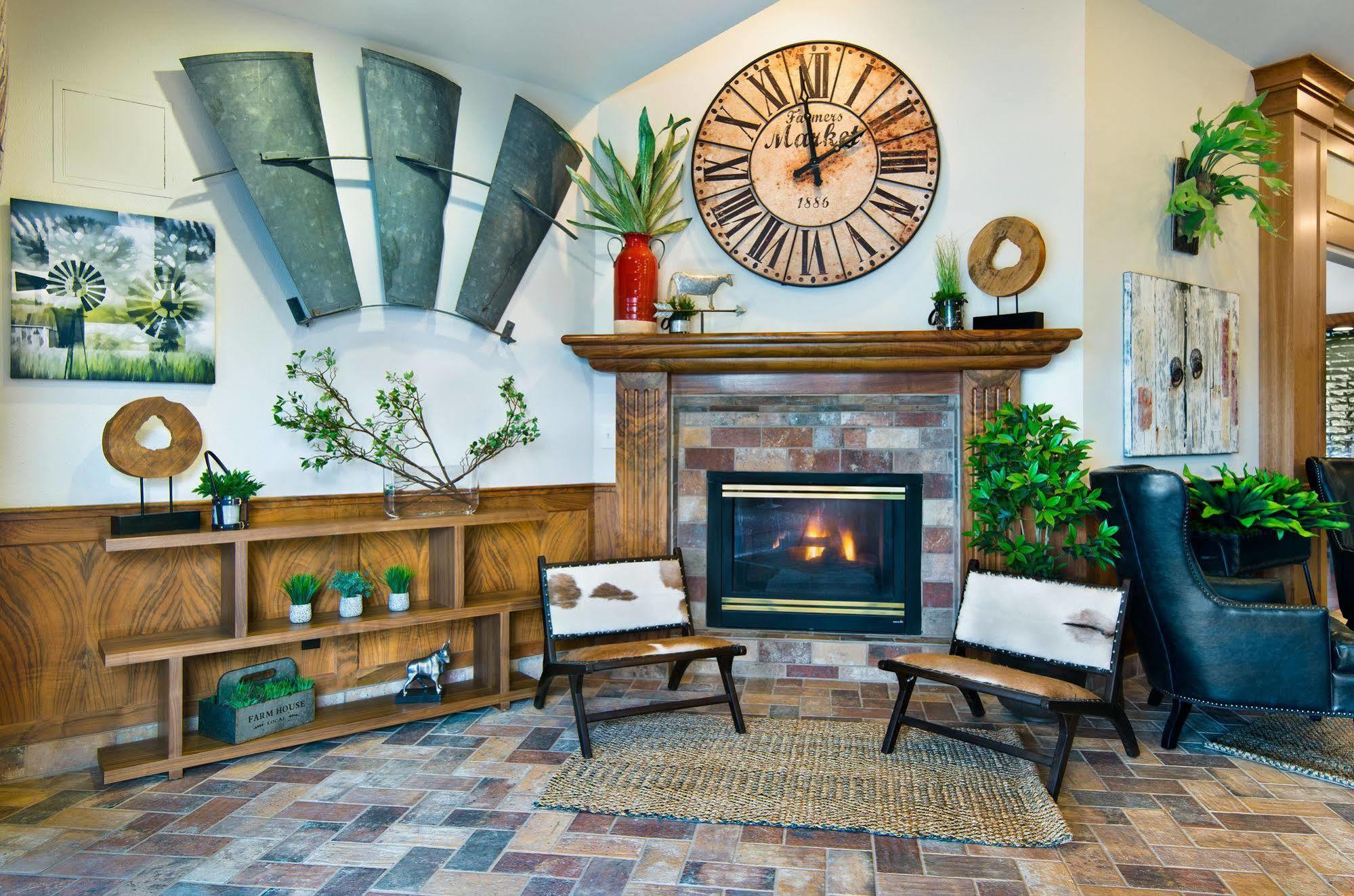 Oxford Suites Hermiston Buitenkant foto