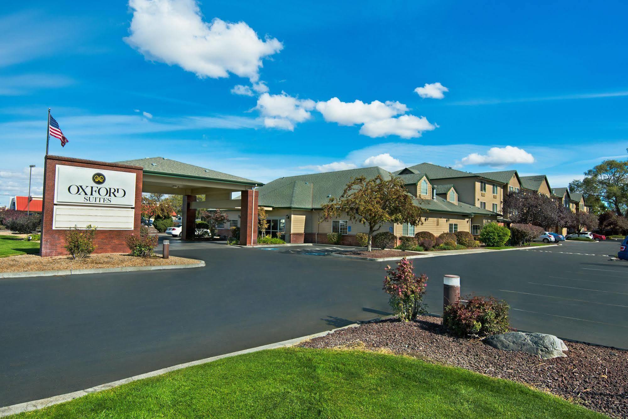 Oxford Suites Hermiston Buitenkant foto