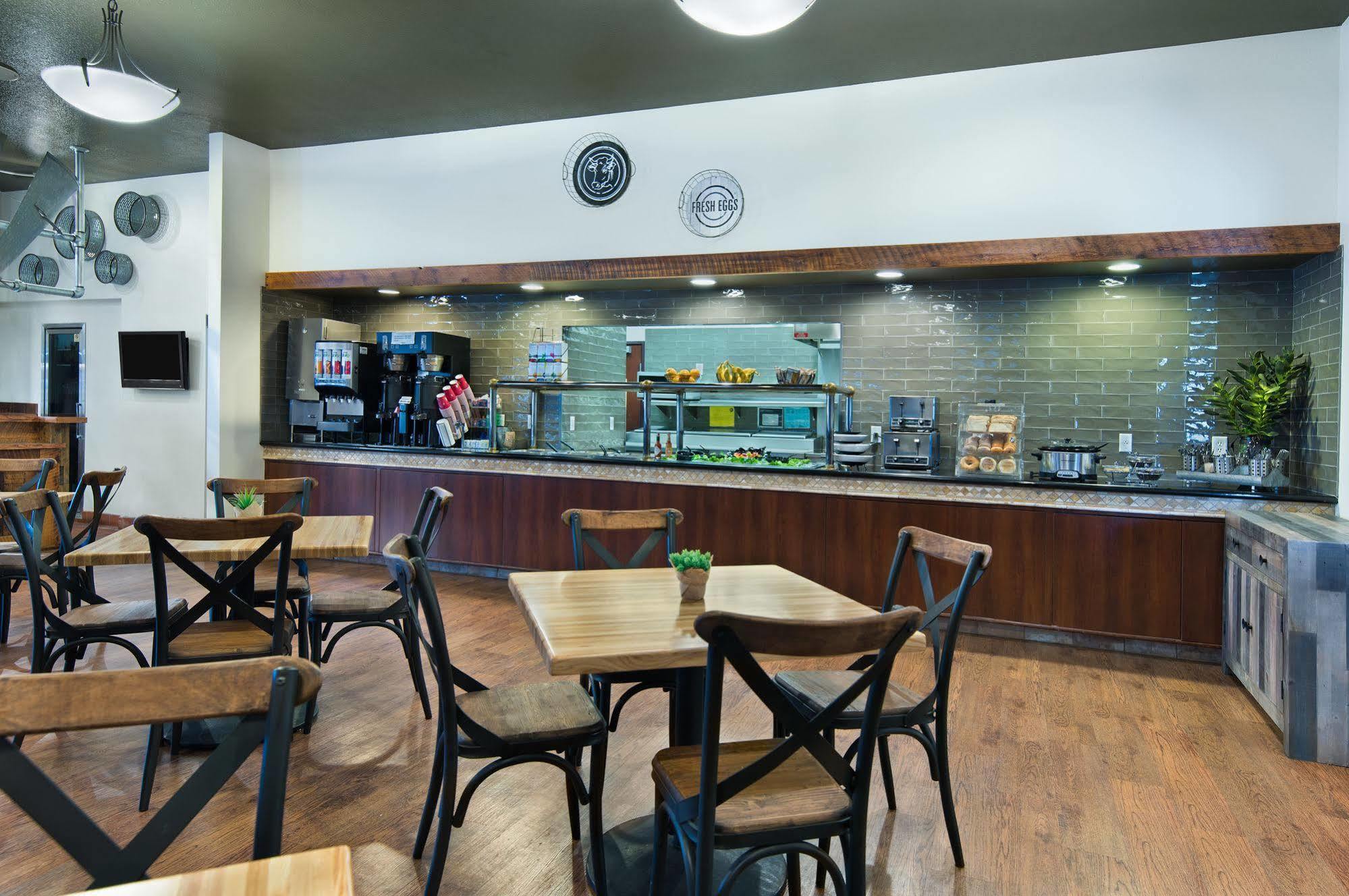 Oxford Suites Hermiston Buitenkant foto